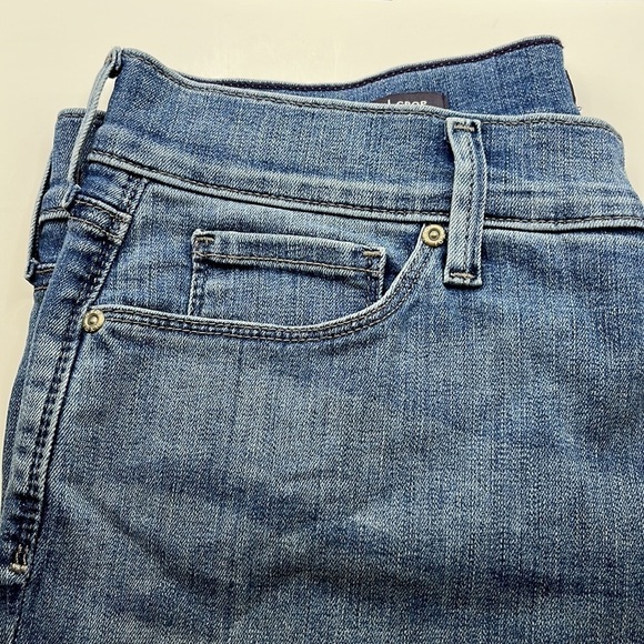 NYDJ Marilyn Crop Size 12 - Picture 13 of 16